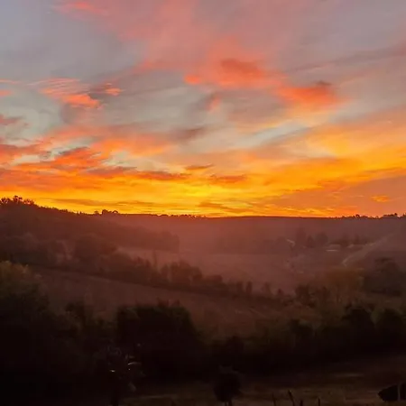 Pierre Qui Roule بيت للعطل